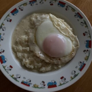 目玉焼きのせえのきの豆乳雑炊